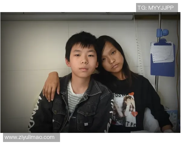 足球明星与母亲的深厚情感：从童年到辉煌成就的温暖陪伴与支持